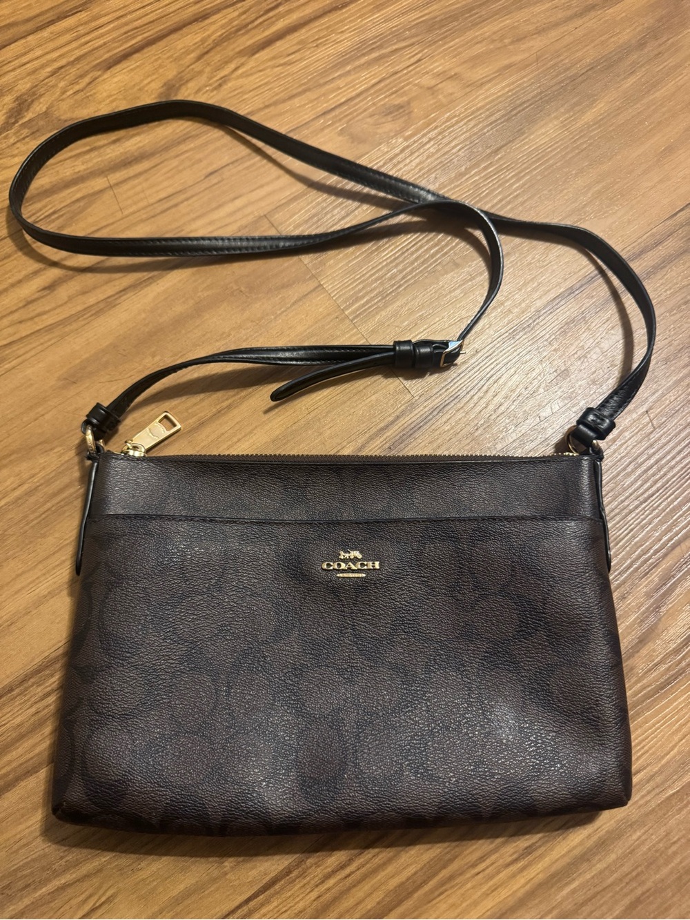Coach Signature East West Pop Crossbody